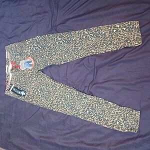 NWT Hot Kiss leopard print butt lifting skinny jeans size 7
